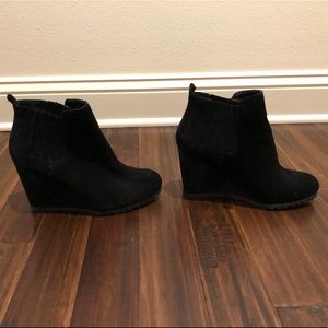 Gianni Bini Black Suede Wedge Booties Sz 8.5